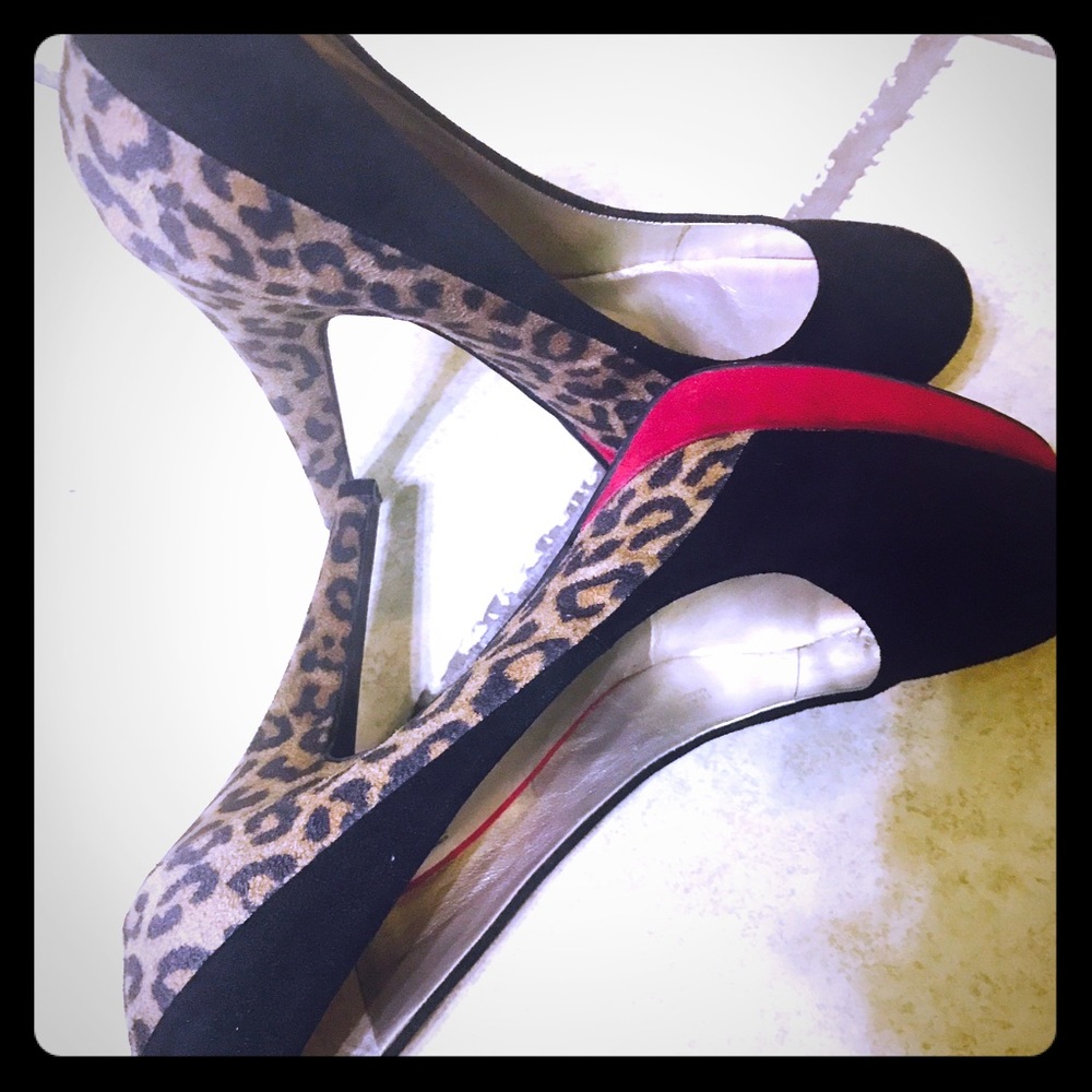 Guess Multicolor animal print pumps 6.5
