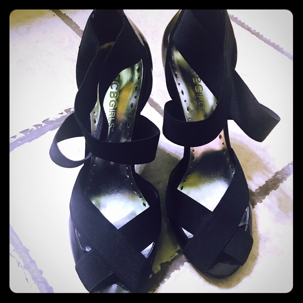 BCBG girls 6.5 black pumps