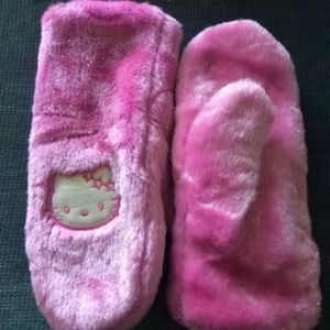 Hello kitty mittens