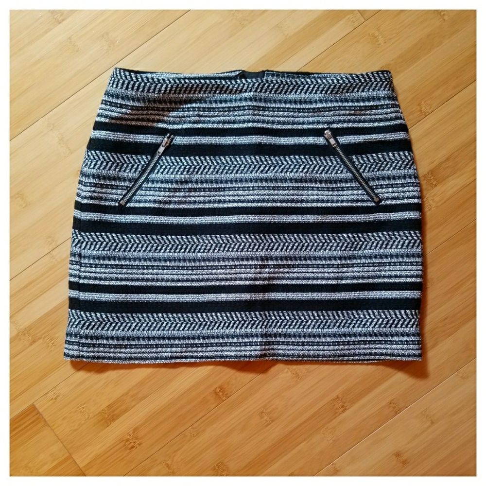 Black striped mini skirt