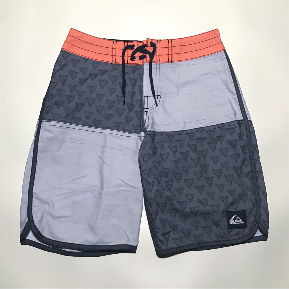 NWOT Quiksilver D. Reynolds signature board shorts - Picture 2 of 4
