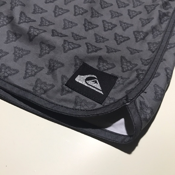 NWOT Quiksilver D. Reynolds signature board shorts - Picture 3 of 4