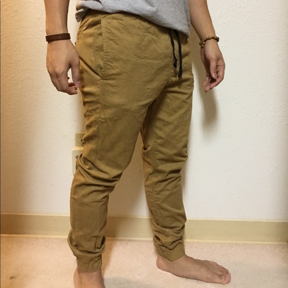 American Eagle S Tan Joggers - Picture 6 of 7