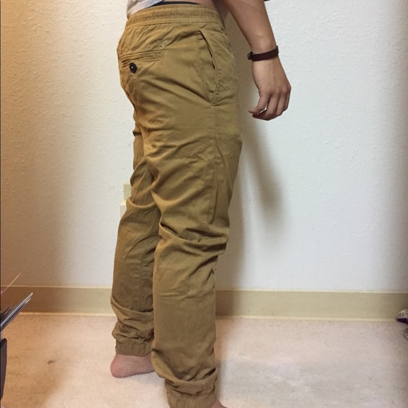 American Eagle S Tan Joggers - Picture 7 of 7