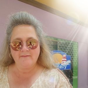 Meet your Posher, Paula