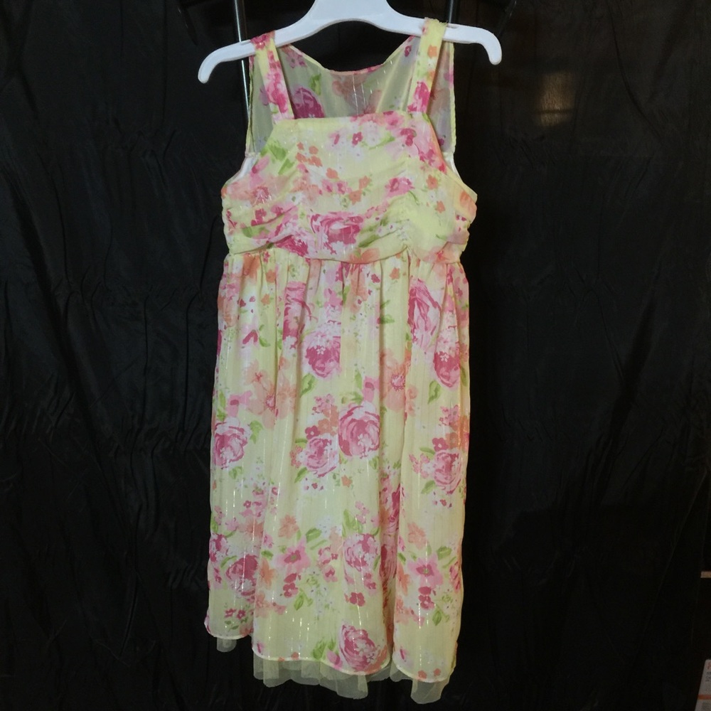 Great condition girls Holiday Edition dress. 10/12