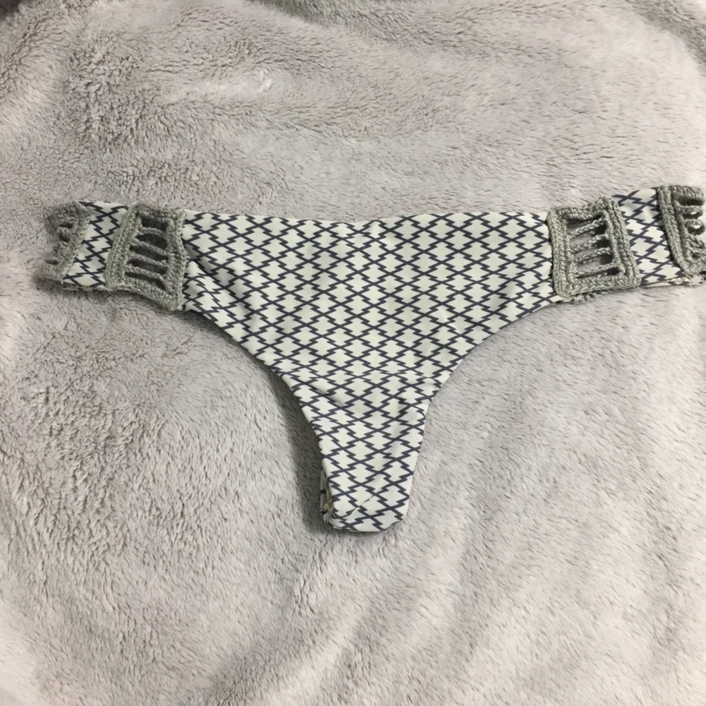 Acacia diamond Tanzania size small
