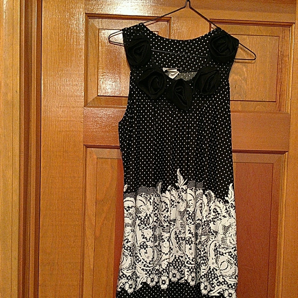 Sleeveless polyester top