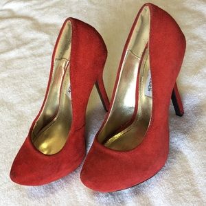 Steve Madden Red Suede Pumps