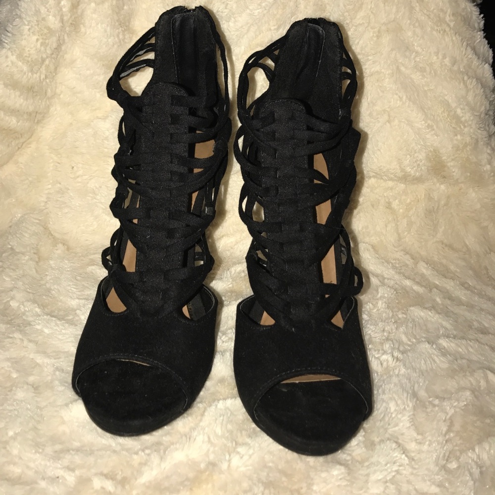 *Price Drop* Strappy black suede heels🔥