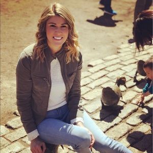 Meet your Posher, Laura