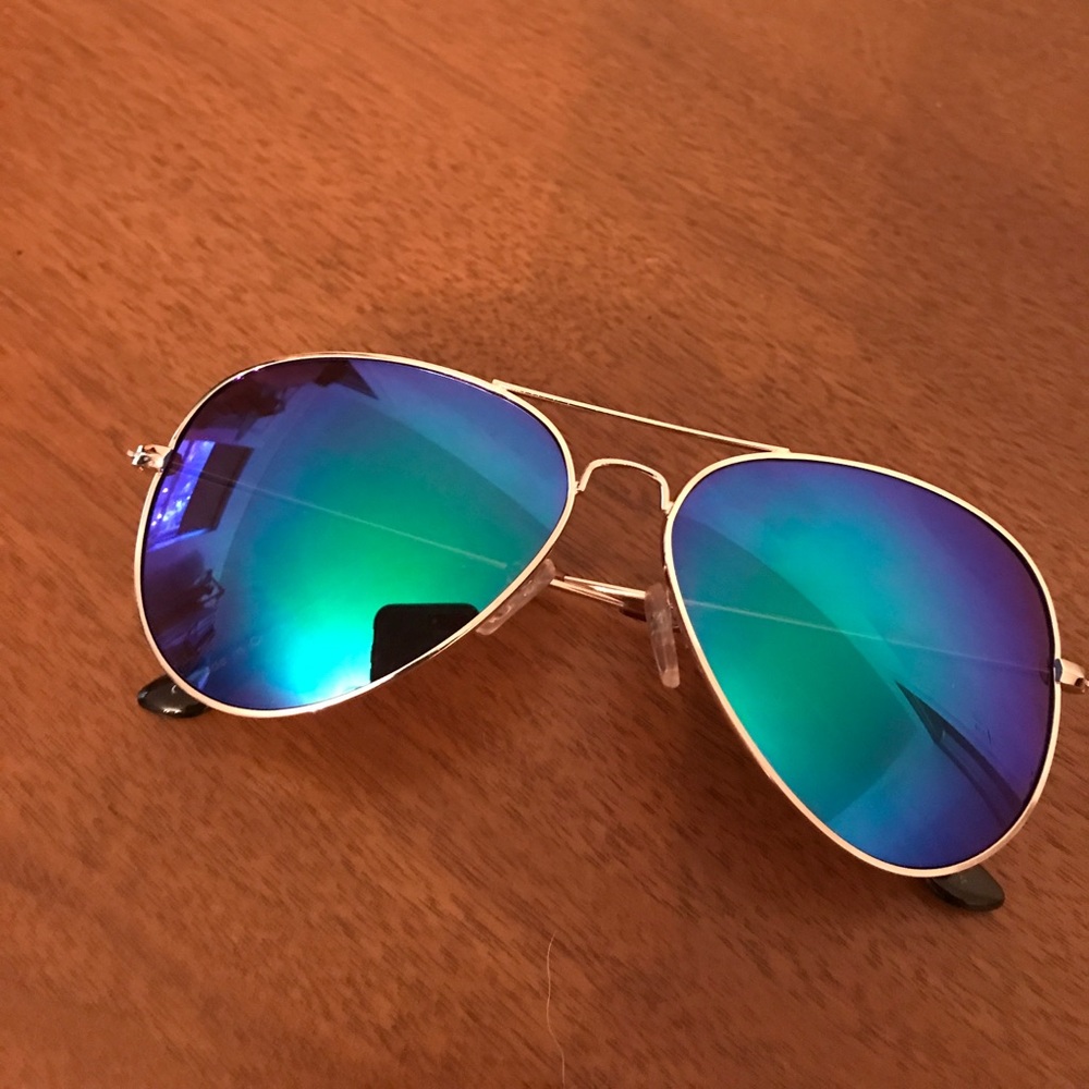 Gold + 🌈 Aviators!