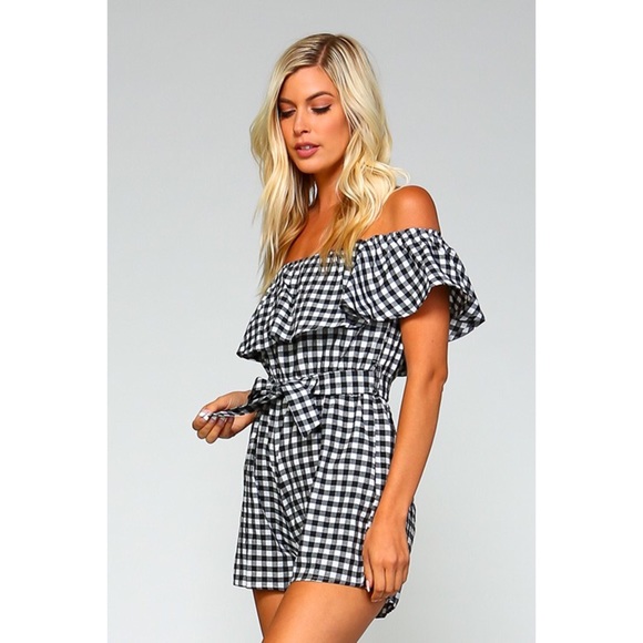 LAST ONE!! S-XL Available! Gingham Romper - Picture 3 of 4