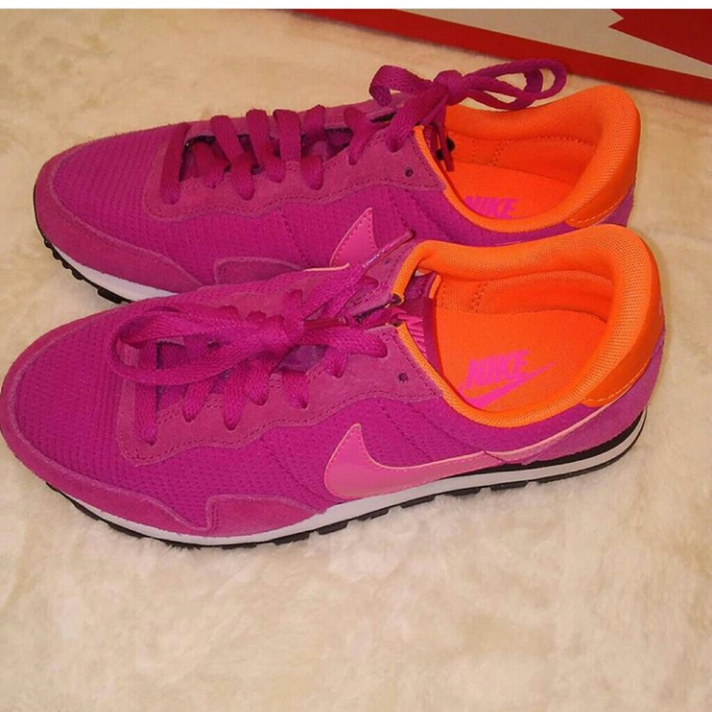 Nike Women Air Pegaus 83 - Picture 2 of 6