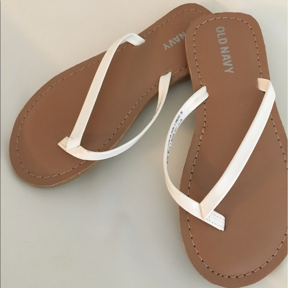 Old Navy girls flip flops new without tags.