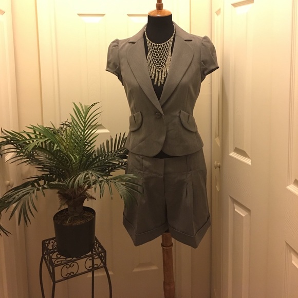 BCBG MaxAzria Short and Jacket set - Picture 3 of 4