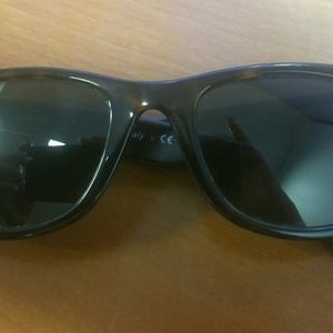 Rayban Wayfarer brown sunglasses