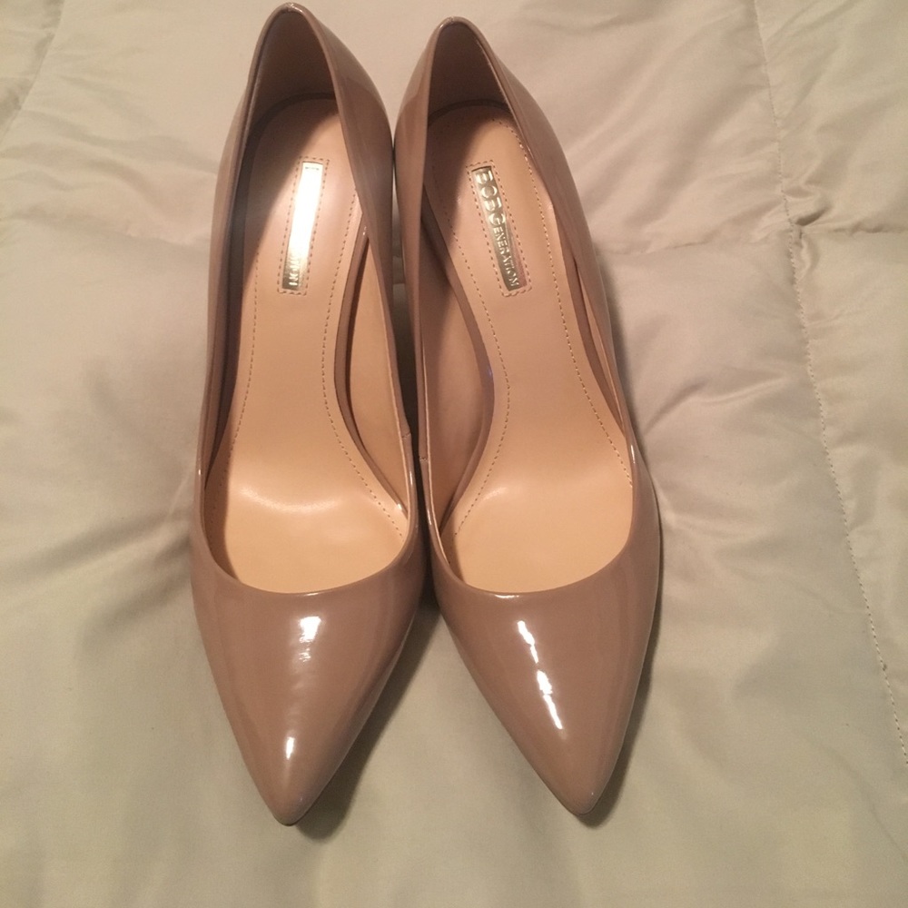 BCBG nude pumps. Size 6