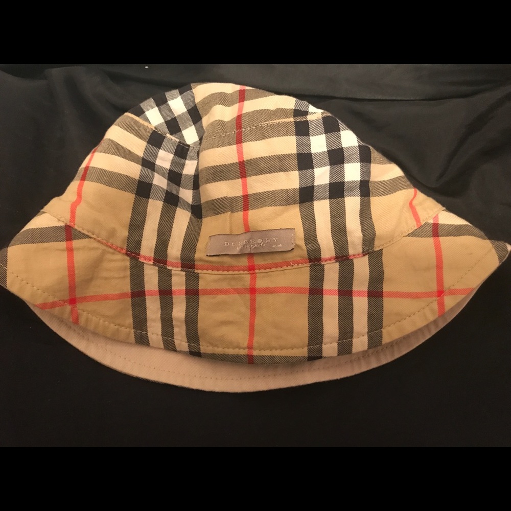 Burberry bucket hat
