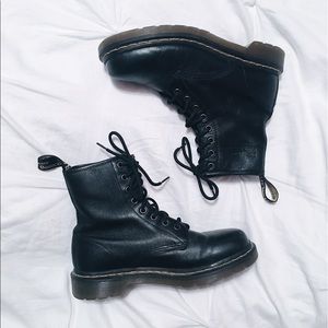 DOC MARTENS SIZE 8