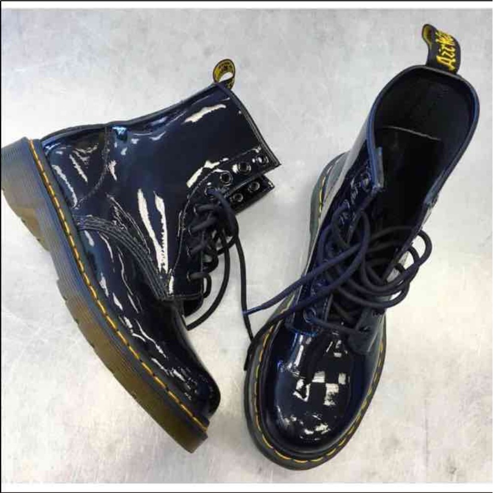 🚫Sold🚫Dr. Martens Glossy Black