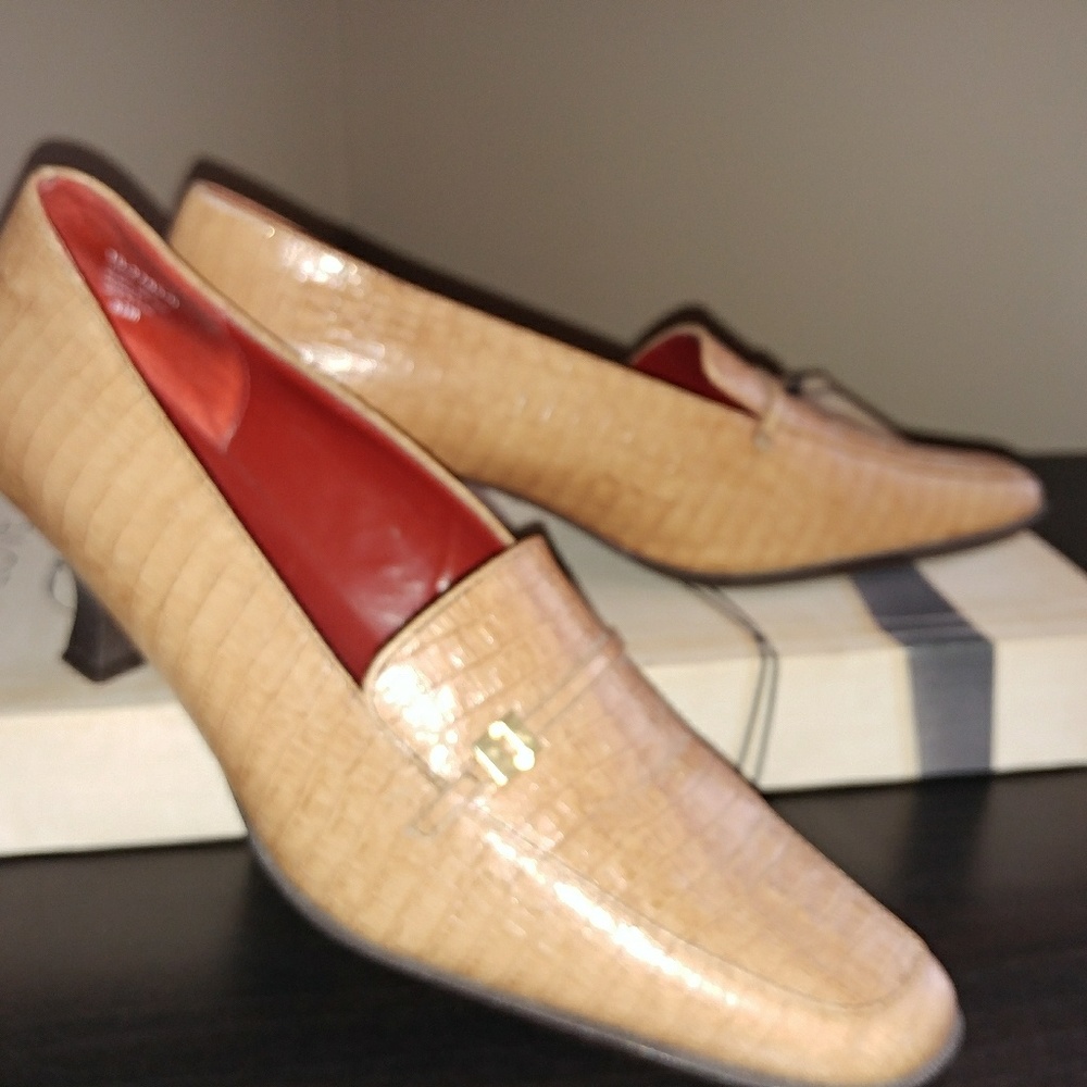 Harve Benard Tan Loafer