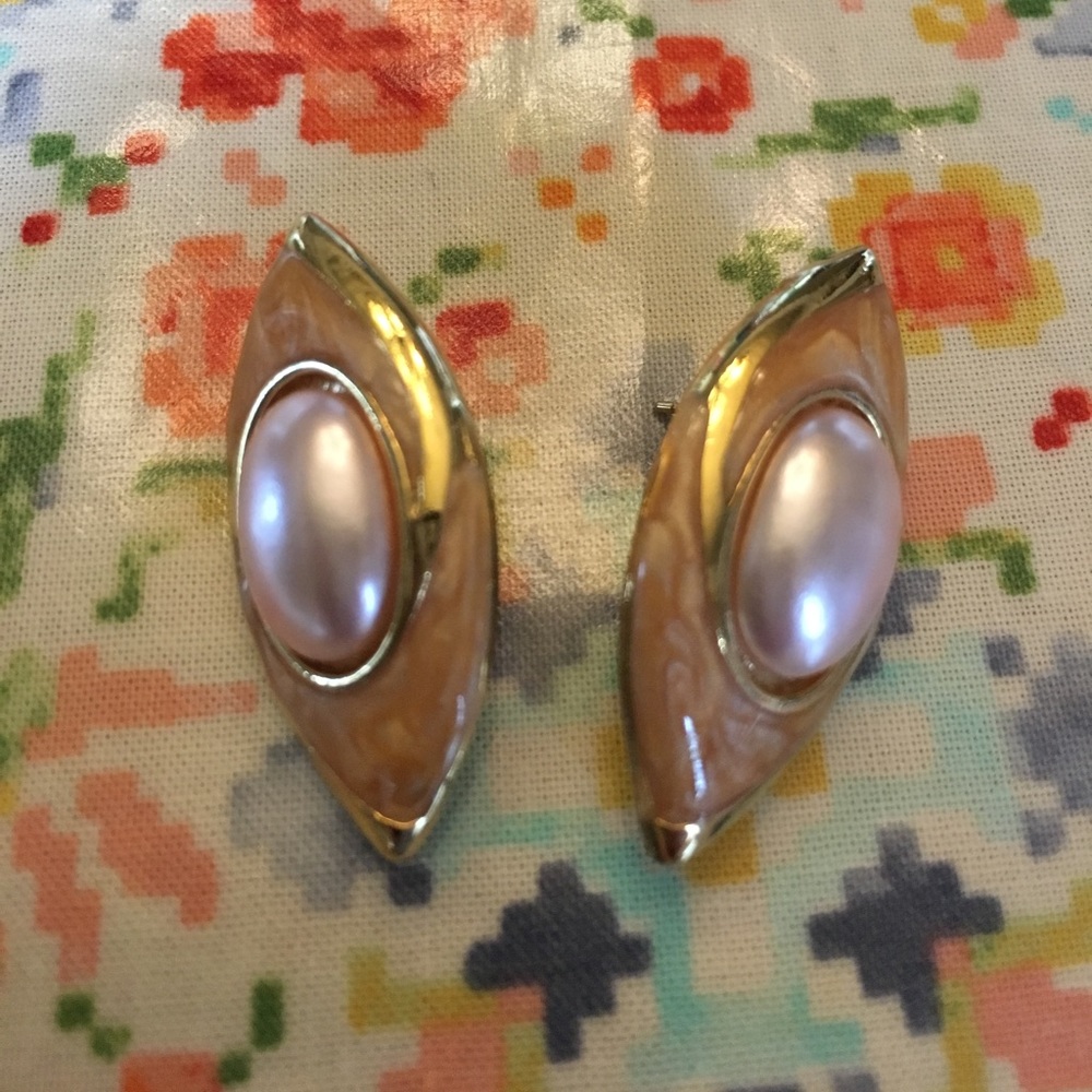 [Vintage] Pierced Ears, Faux Pearl, & Gold Tone