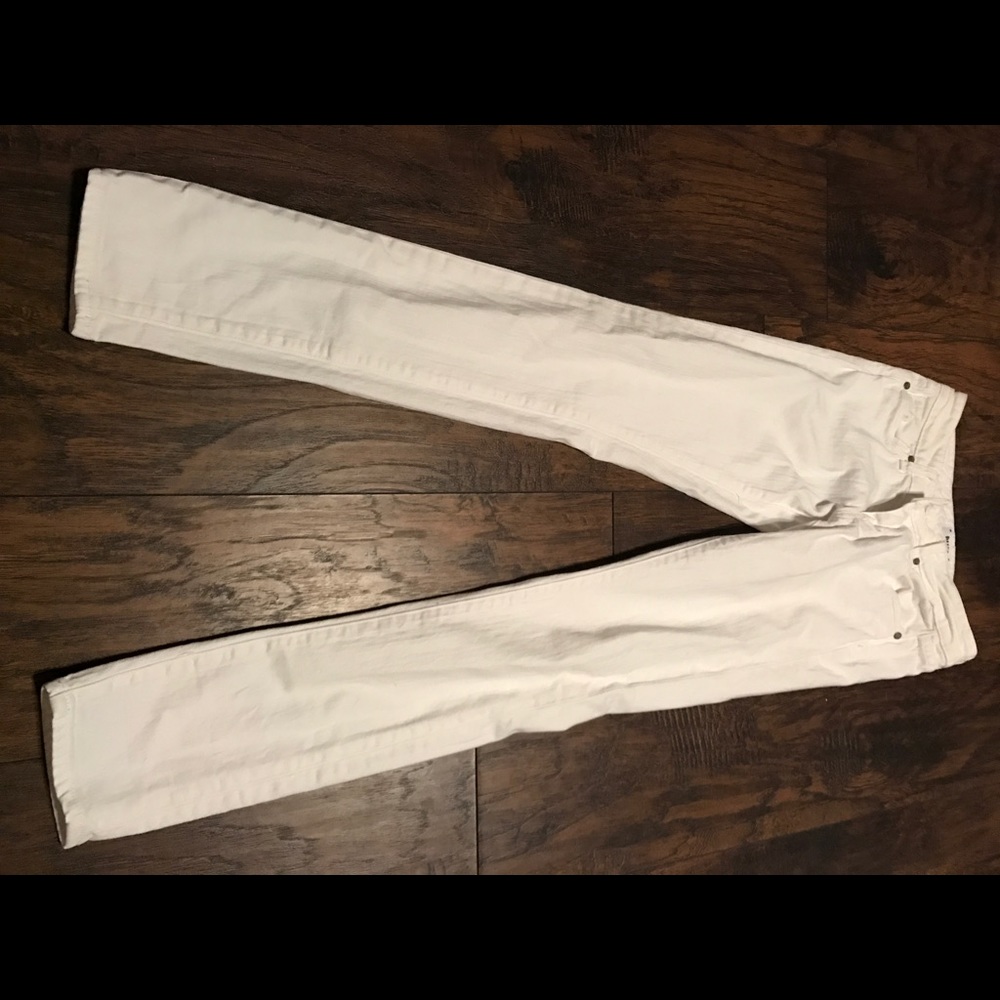 Paige Denim white skyline skinny size 25