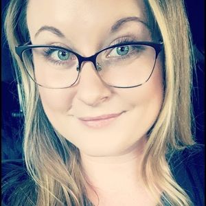 Meet your Posher, Cassandra