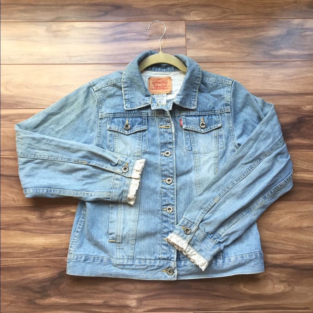 LEVI JEAN JACKET girls youth XL/16. Light wash!