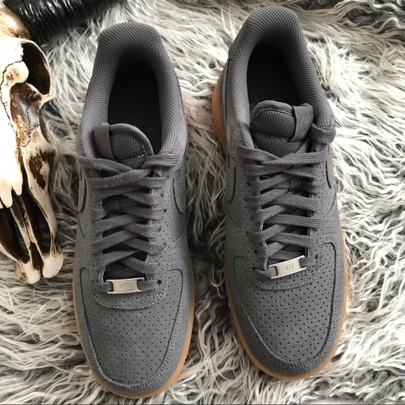 SALE 🔥 Nike Air Force 1 Suede - Picture 2 of 4