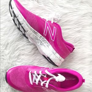 SUPER CLEAN *unworn* NEW BALANCE 715 Pink Sneakers