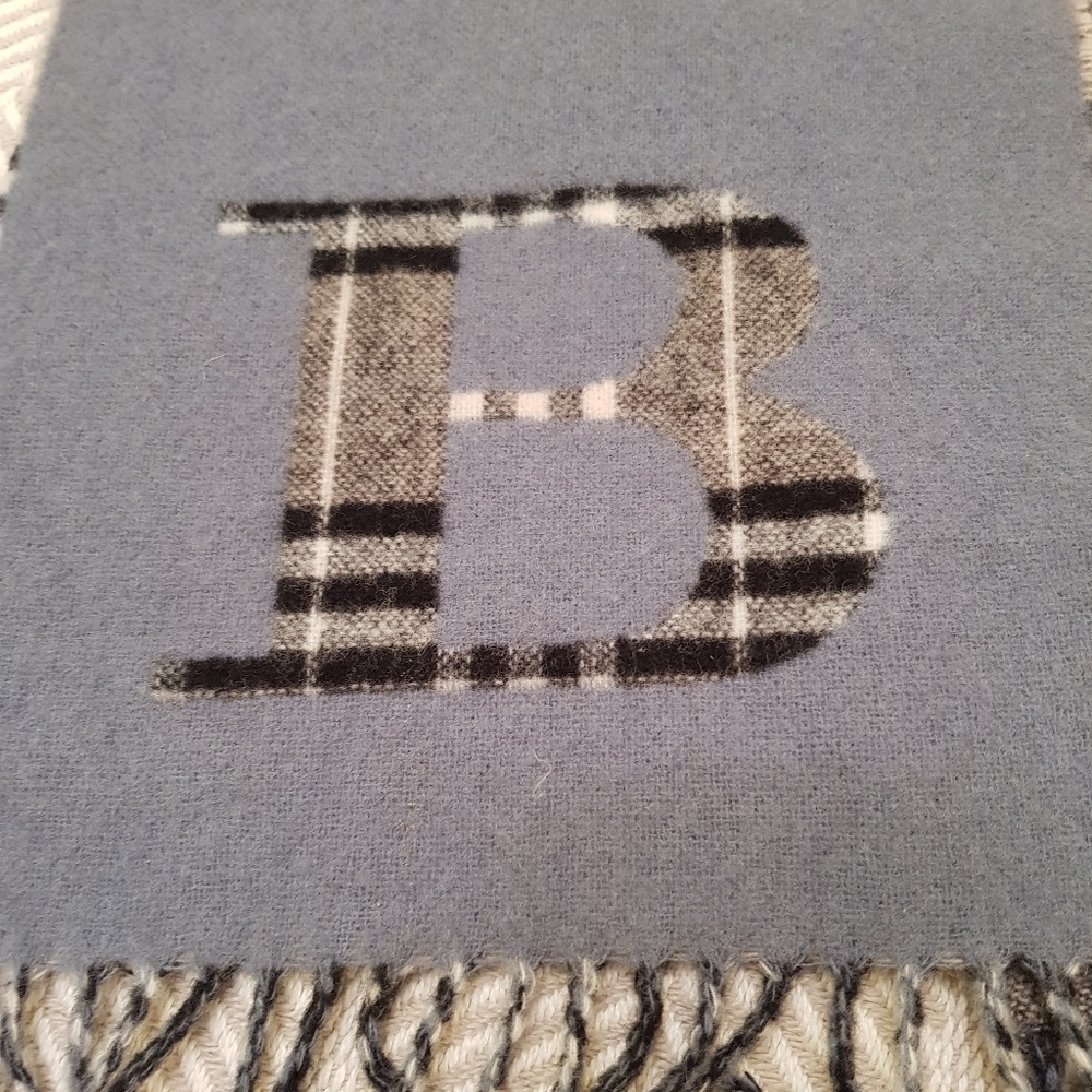 Burberry scarve