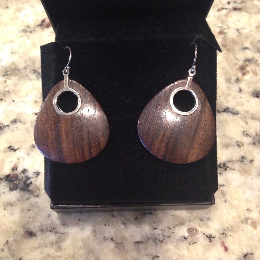 W1845 retired Silpada wood & silver earrings