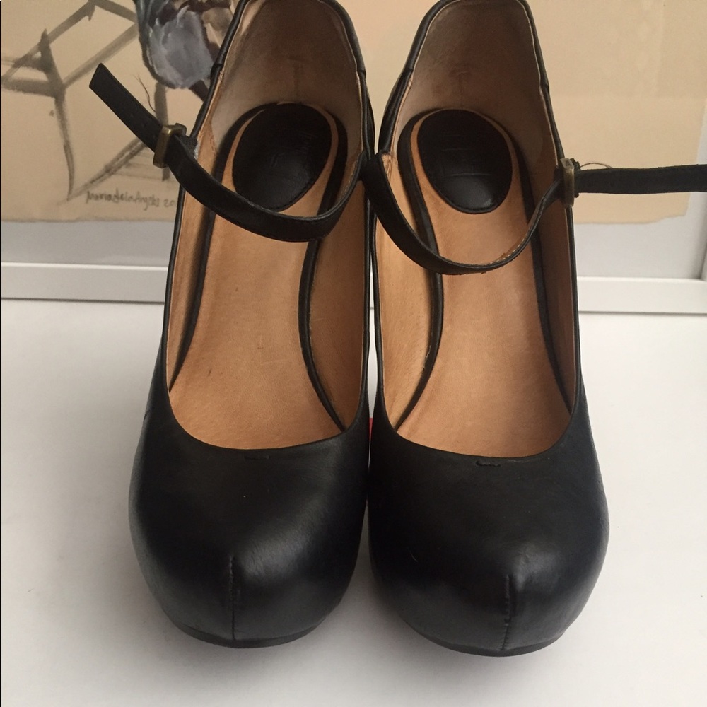 Black leather Mary Jane's