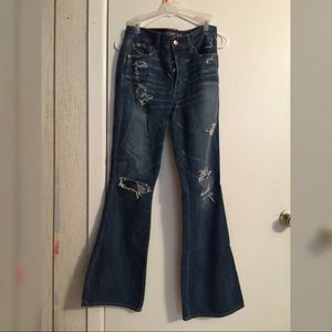 Hi-rise flare jeans! By American Eagle!