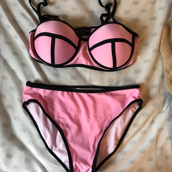 Other - 💟Medium Color Blocked Swimsuit💟