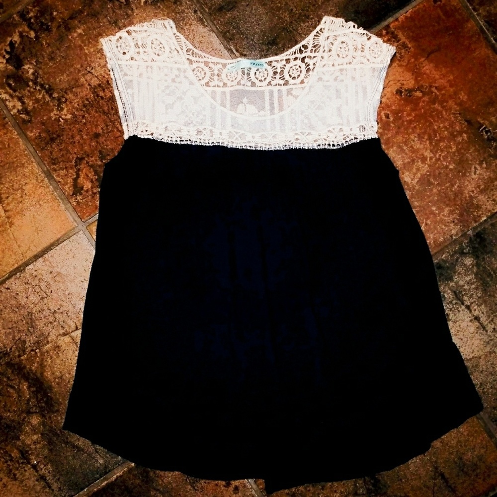 Maurices Sleeveless button back mesh embroidery