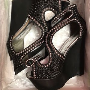 Bebe black wedge shoe
