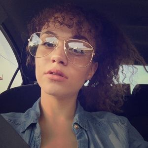 Meet your Posher, Madison