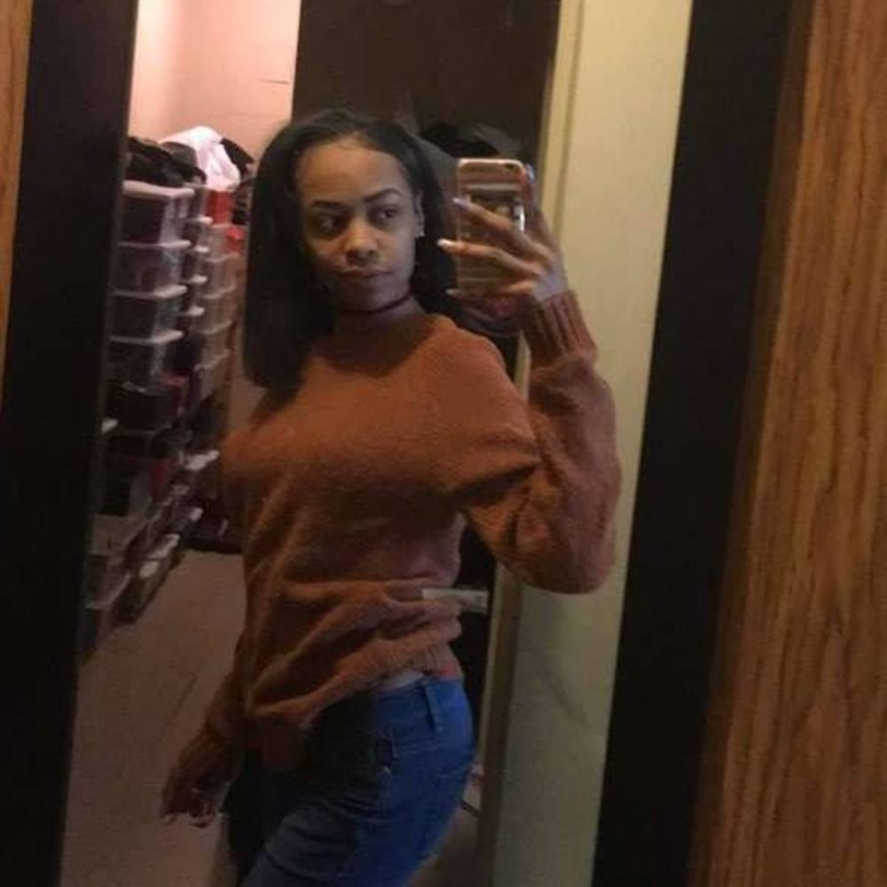 Meet your Posher, Mia