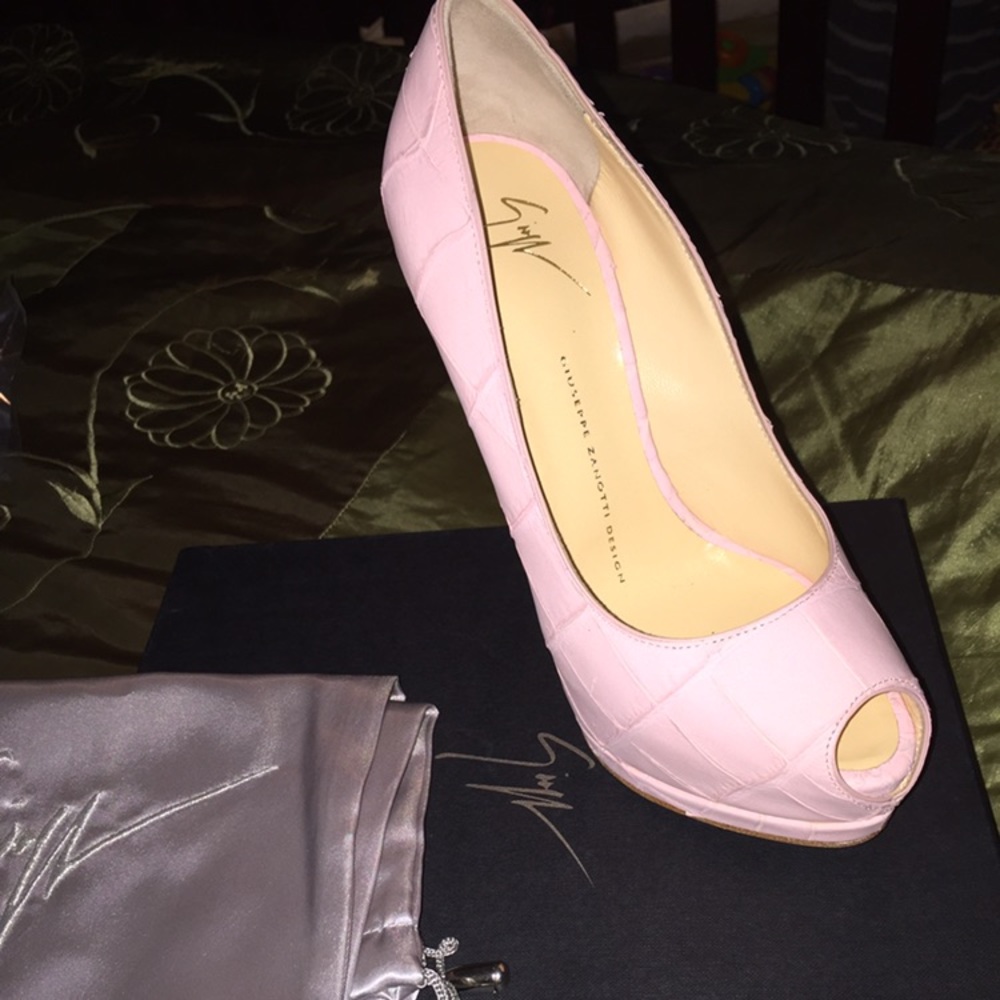 Giuseppe Zanotti peep toe heels