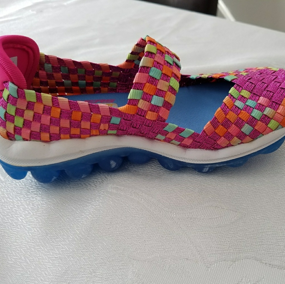 Skechers gel infused girls shoes