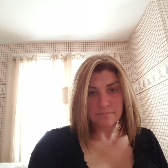 Meet your Posher, Carol - Picture 2 of 2