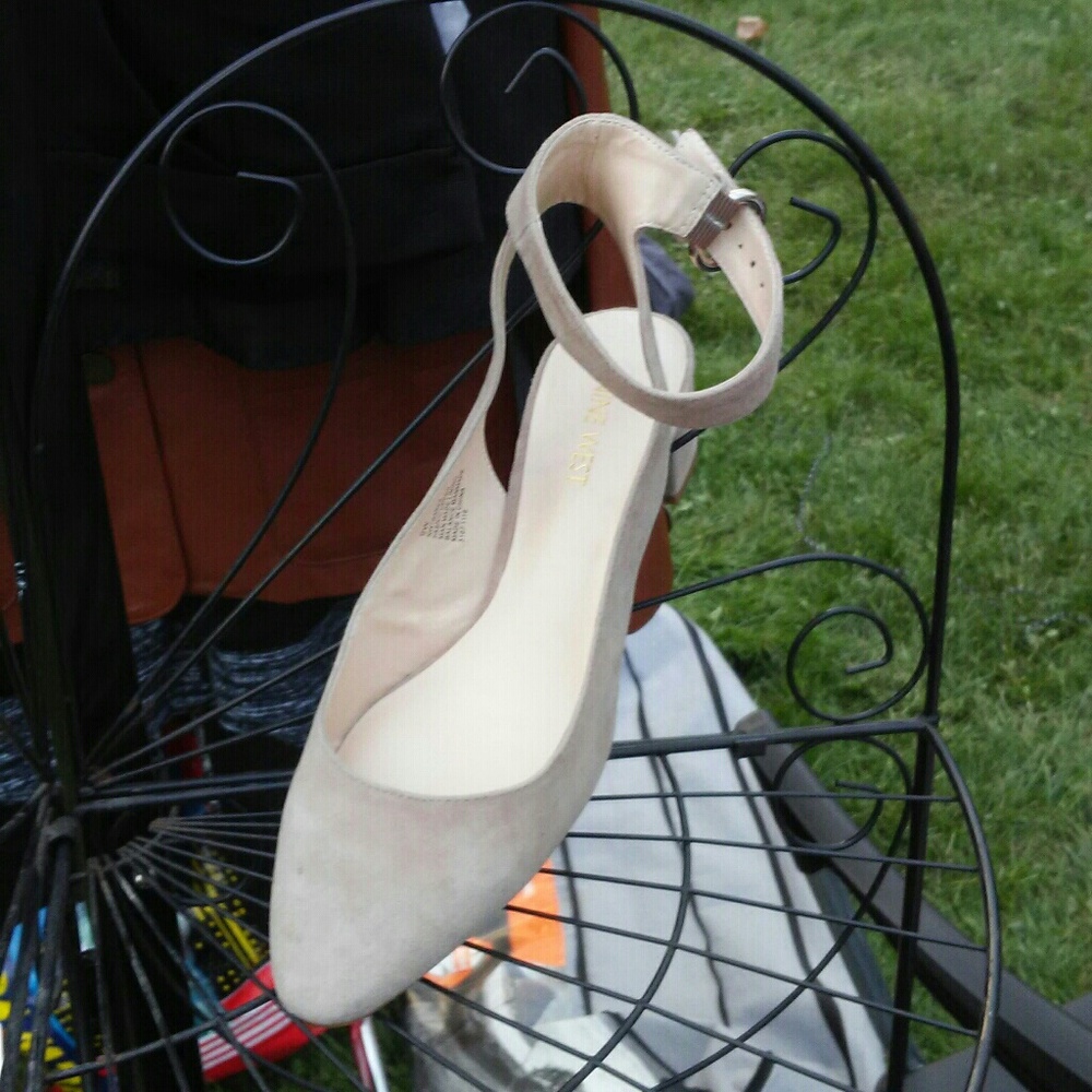 Nine West Tan Ankle Strapped 2" heel