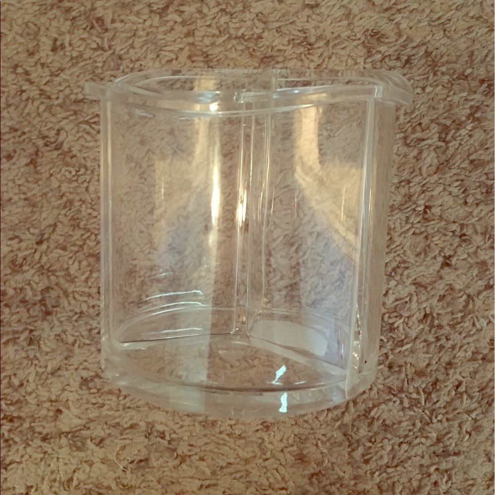 Acrylic Makeup brush holder! 💄NWT