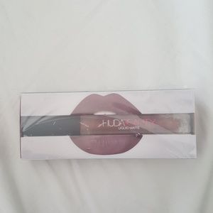 NEW Huda Beauty Liquid Matte
