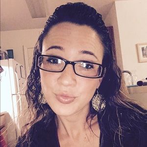 Meet your Posher, Courtney