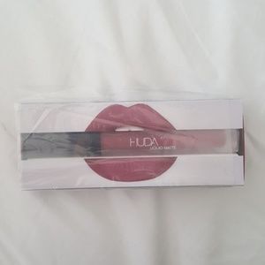 NEW Huda Beauty Liquid Matte