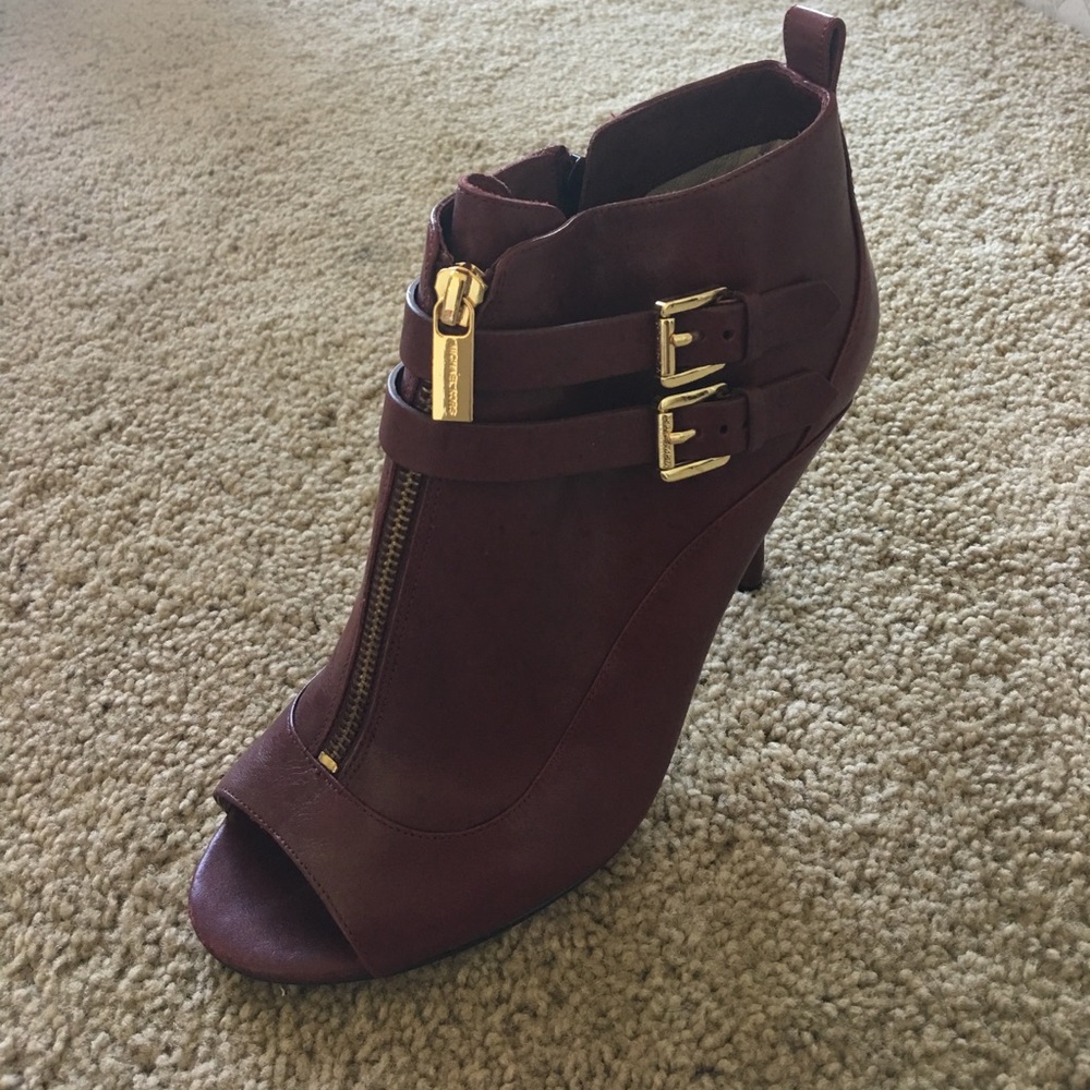 Heels - Picture 2 of 4